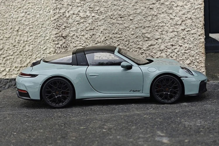 Porsche 911 Targa 4 GTS Hybrid (992.2) – Miniatura 1:18