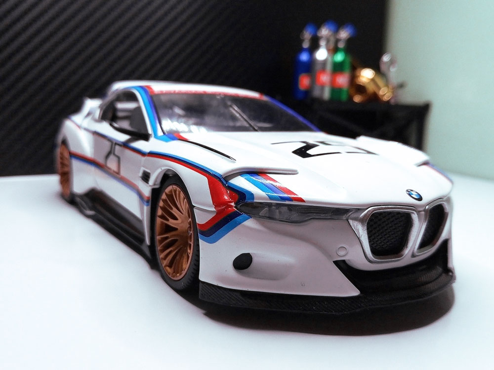 BMW 3.0 CSL Hommage R em Escala 1:24