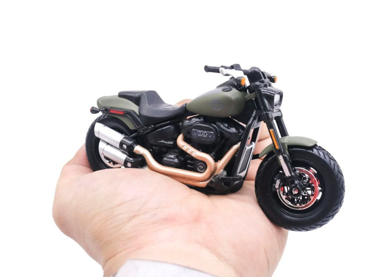 Harley-Davidson Fat Bob 114 em Escala 1:18