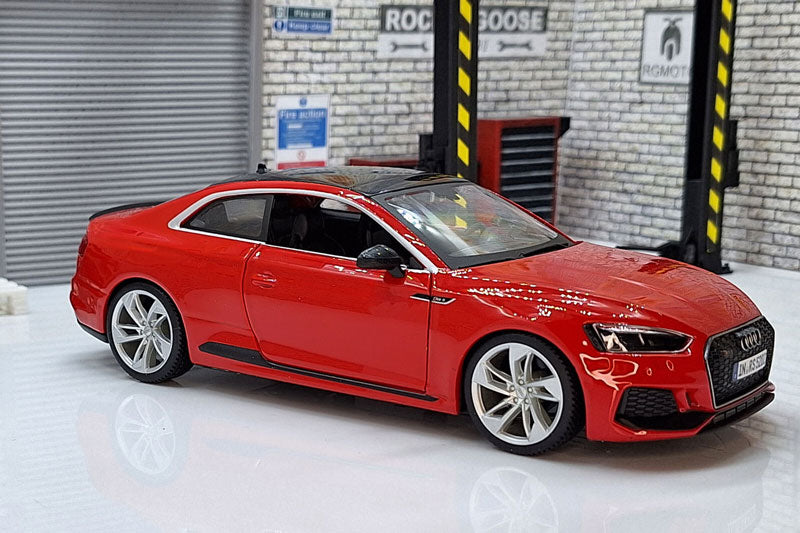 Audi RS5 Coupé em Escala 1:24