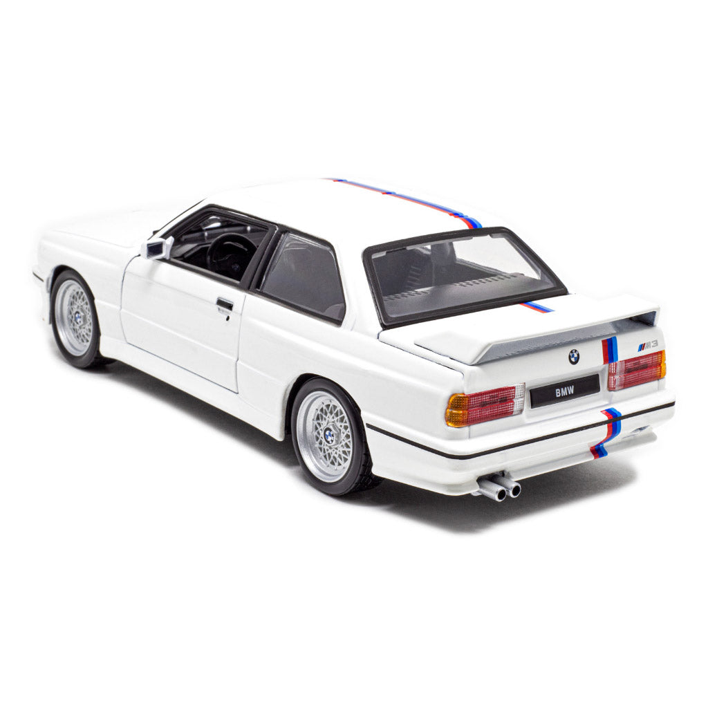 BMW M3 (E30) 1988 em Escala 1:24