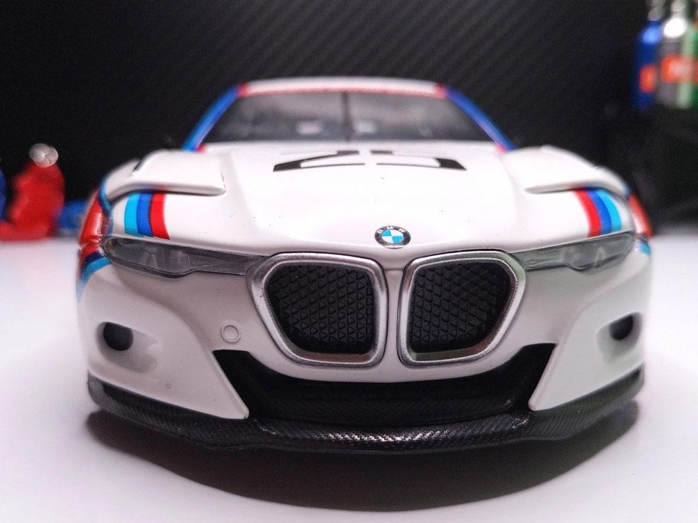 BMW 3.0 CSL Hommage R em Escala 1:24