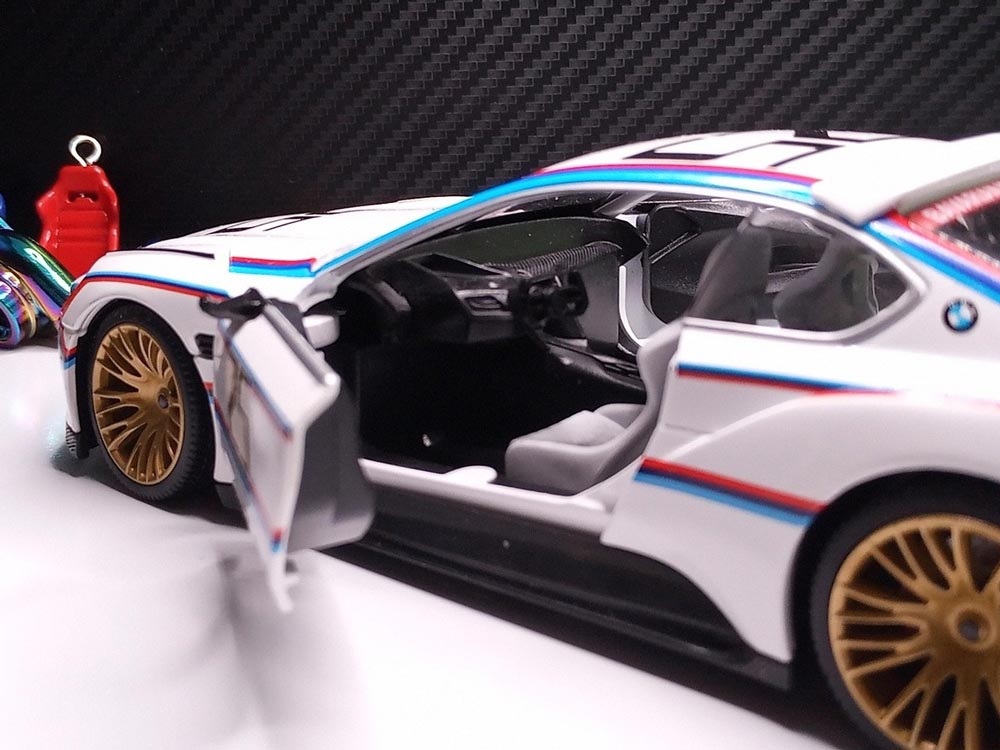 BMW 3.0 CSL Hommage R em Escala 1:24