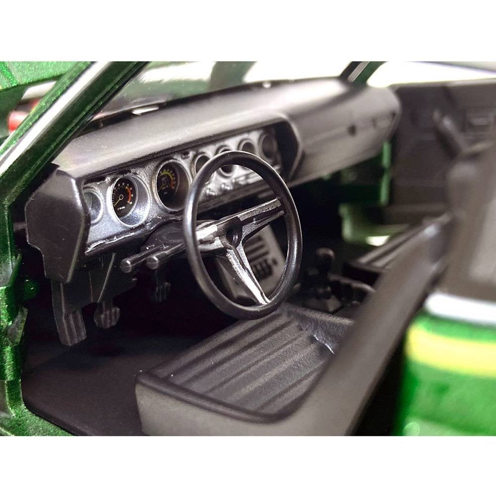 Nissan Skyline 2000 GT-R (KPGC110) em Escala 1:24