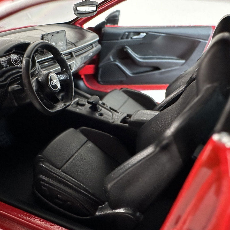 Audi RS5 Coupé em Escala 1:24