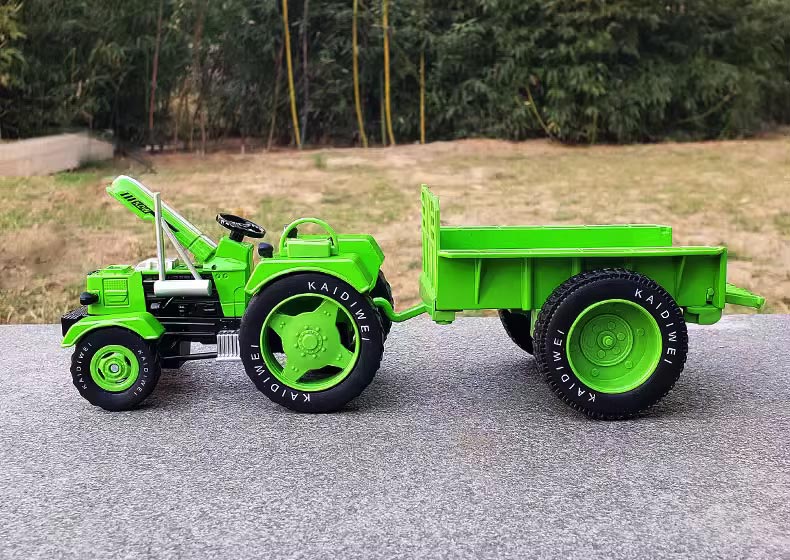 Trator Agrícola com Carreta em Escala 1:18 (Die-cast)