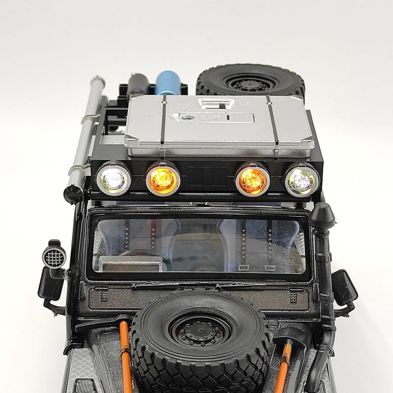 Land Rover Defender “Tomb Raider” 1:24