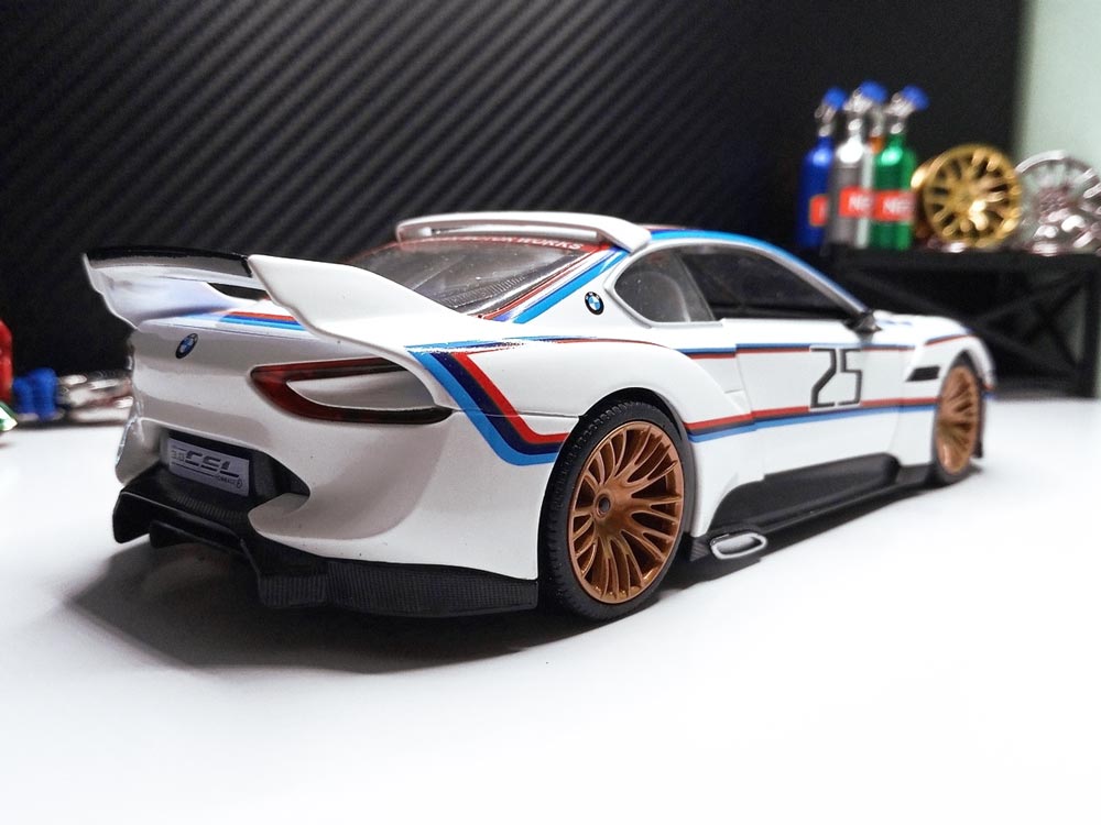 BMW 3.0 CSL Hommage R em Escala 1:24