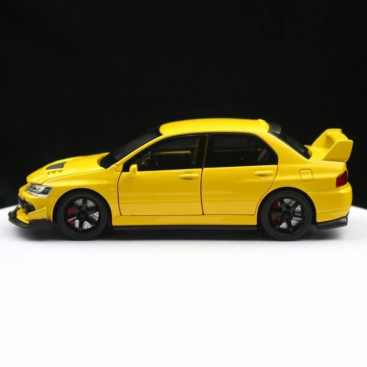 Mitsubishi Lancer Evolution - Miniatura 1:32 com Som e Luz