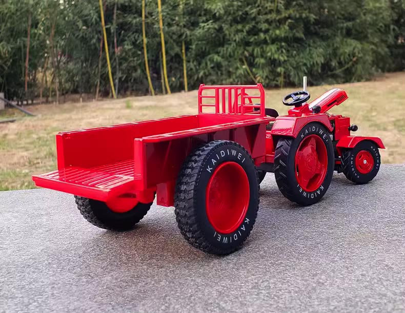 Trator Agrícola com Carreta em Escala 1:18 (Die-cast)