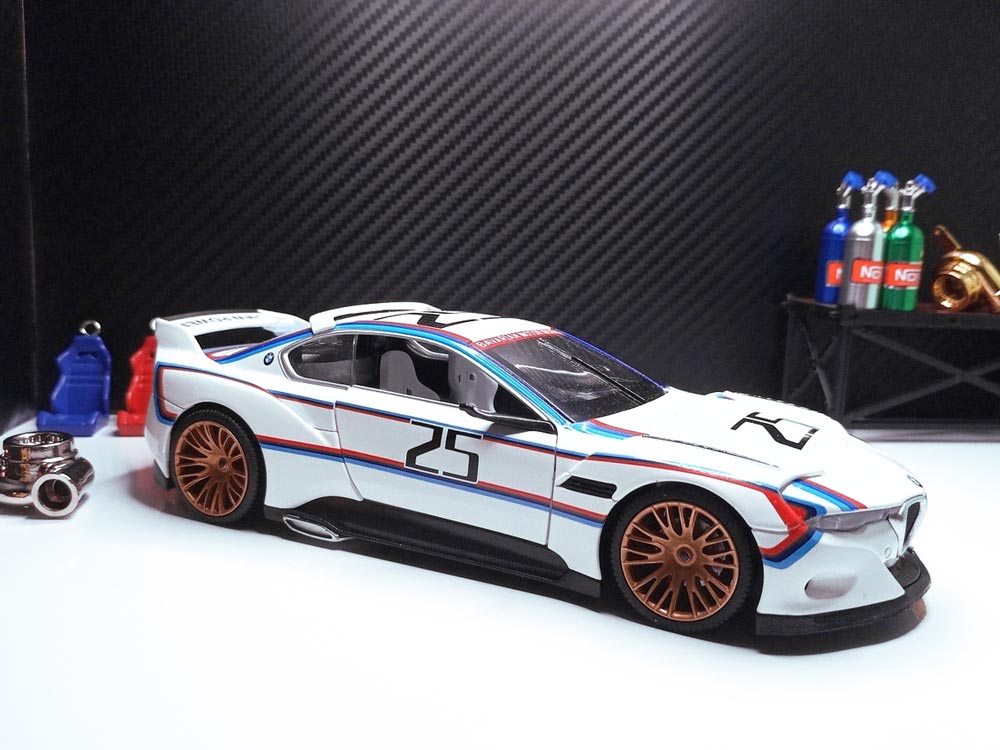 BMW 3.0 CSL Hommage R em Escala 1:24