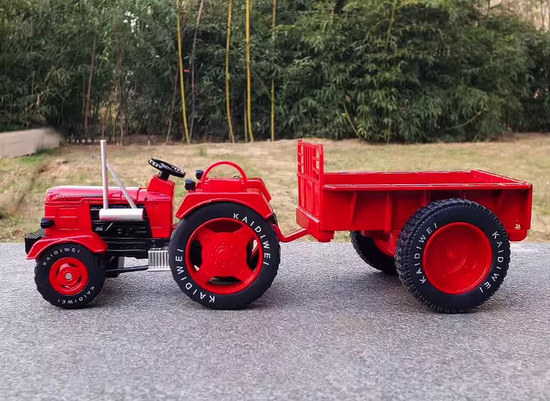 Trator Agrícola com Carreta em Escala 1:18 (Die-cast)
