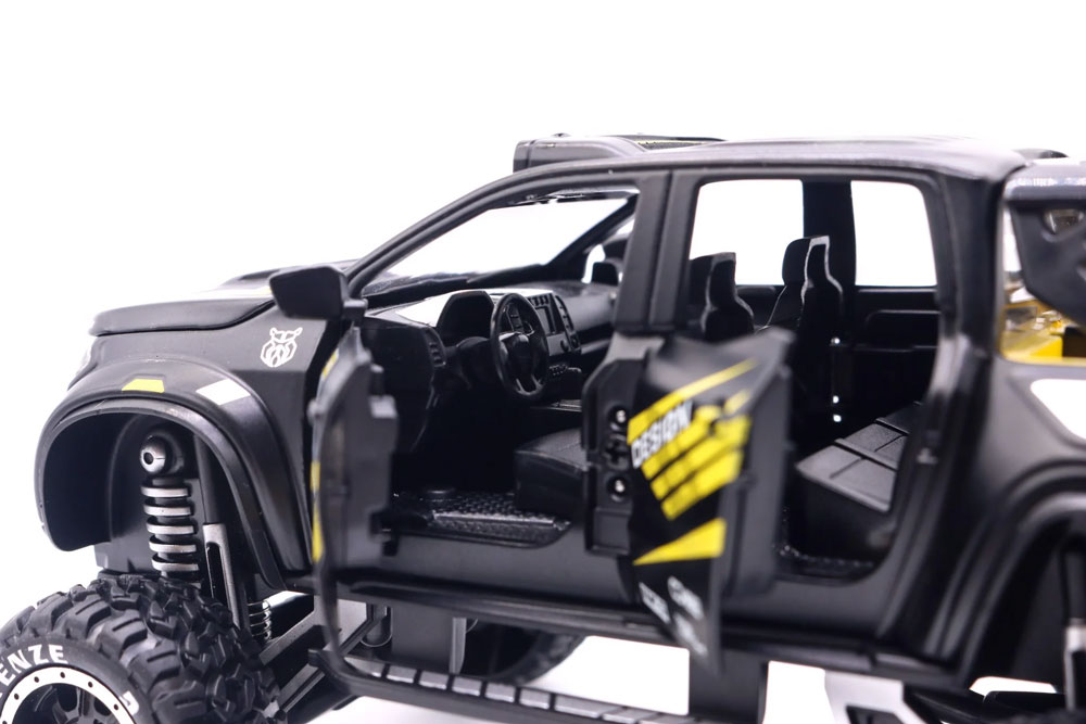 Mercedes X-Class Custom 6x6 OFF-ROAD em Escala 1:28