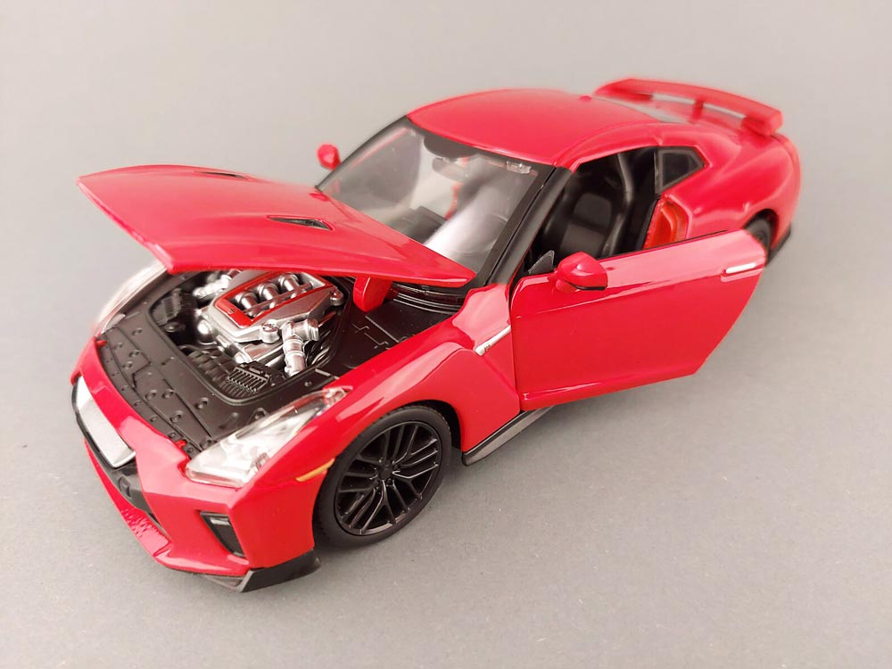 Nissan GTR R35 2017 em Escala 1:24