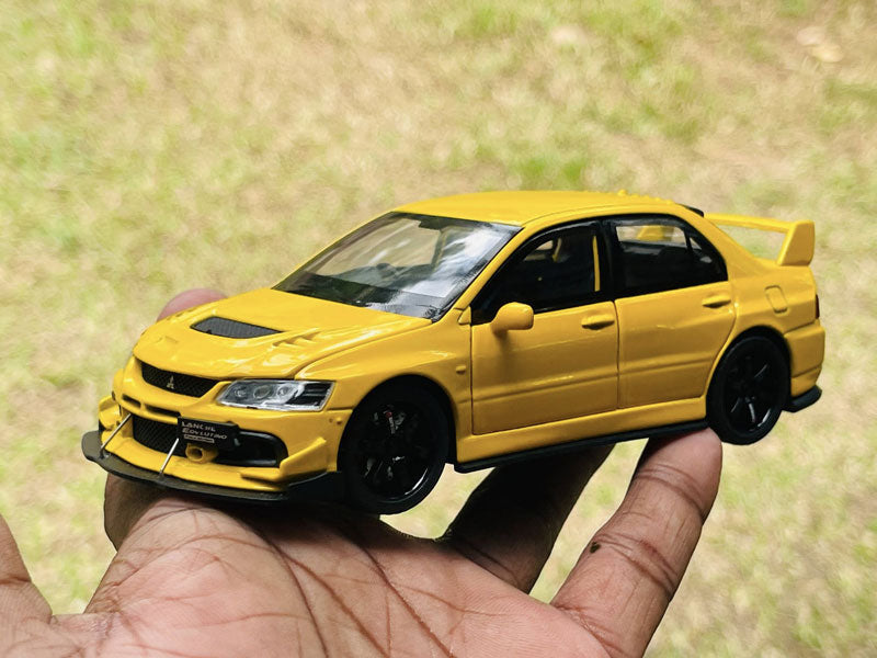 Mitsubishi Lancer Evolution - Miniatura 1:32 com Som e Luz