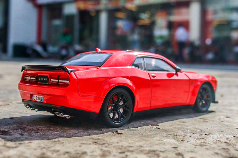 Dodge Challenger SRT Hellcat 1:24