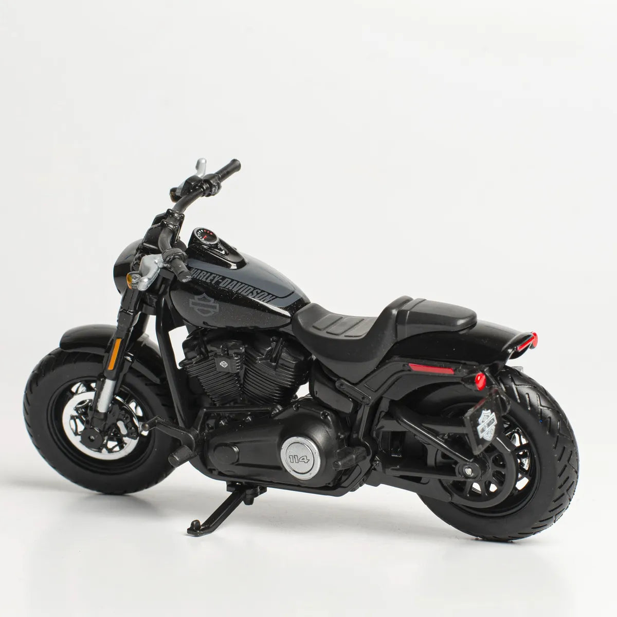 Harley-Davidson Fat Bob 114 em Escala 1:18