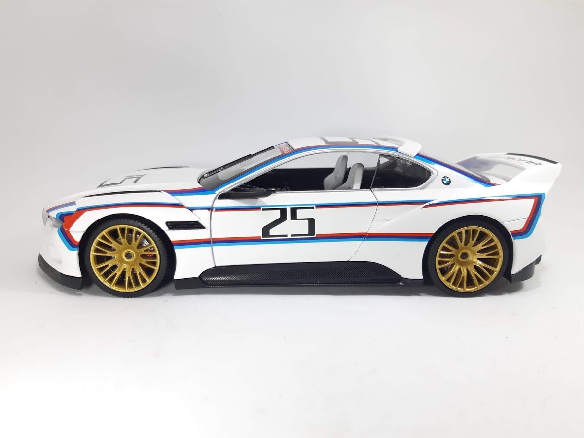 BMW 3.0 CSL Hommage R em Escala 1:24