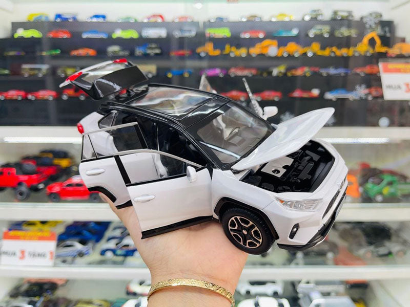 Toyota RAV4 – Miniatura 1:22 com Luzes e Sons