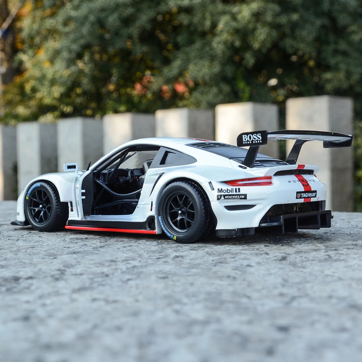 Porsche 911 RSR em Escala 1:24