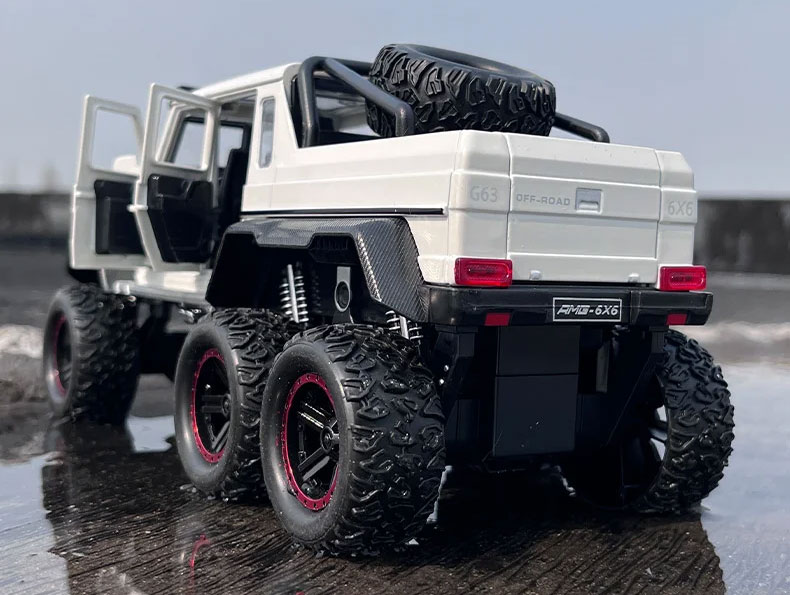 Mercedes G63 AMG Custom 6x6 em Escala 1:22