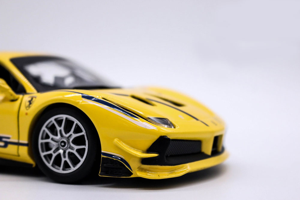 Ferrari 488 Challenge 1:24 Amarela