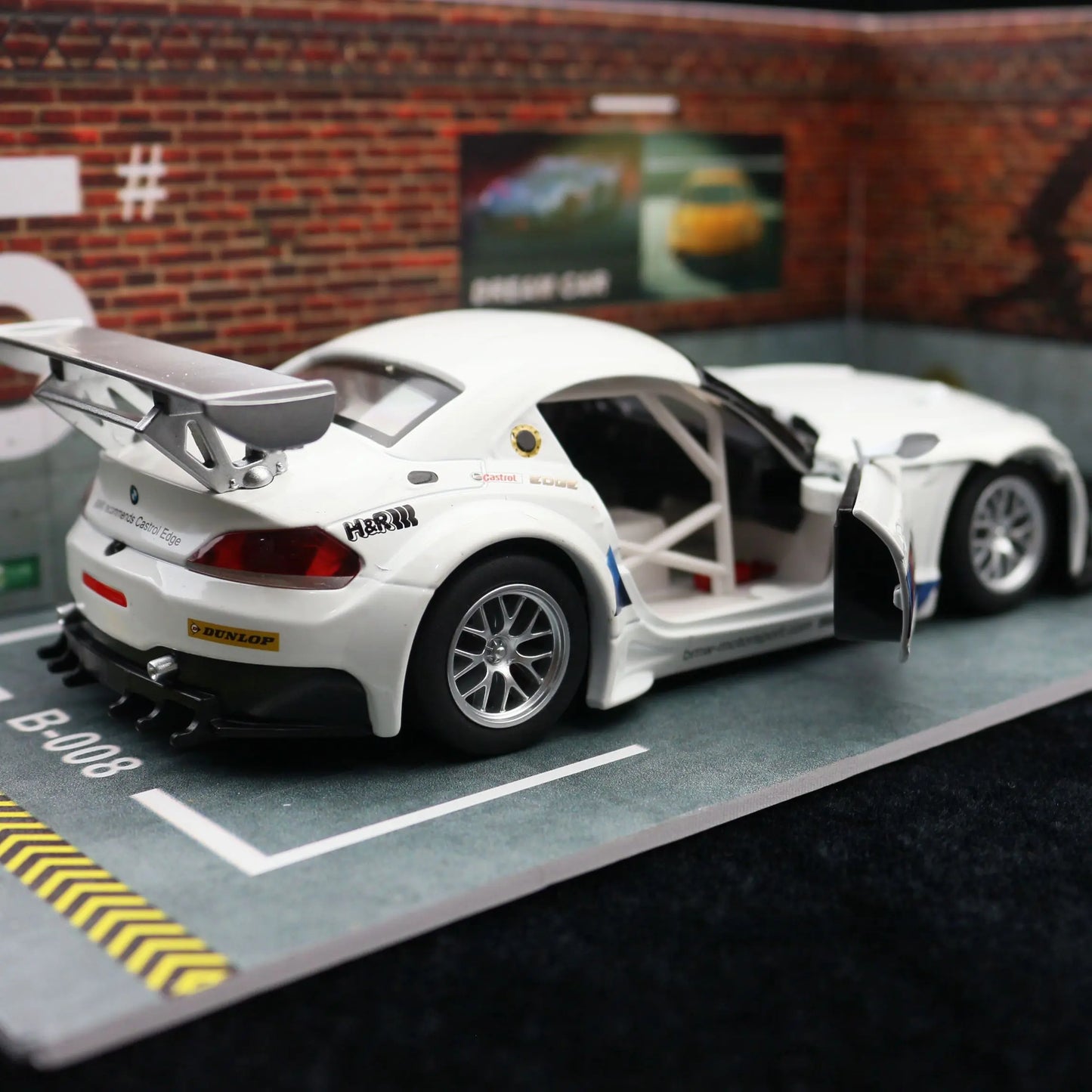 BMW Z4 GT3 em Escala 1:24