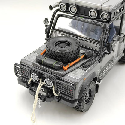 Land Rover Defender “Tomb Raider” 1:24