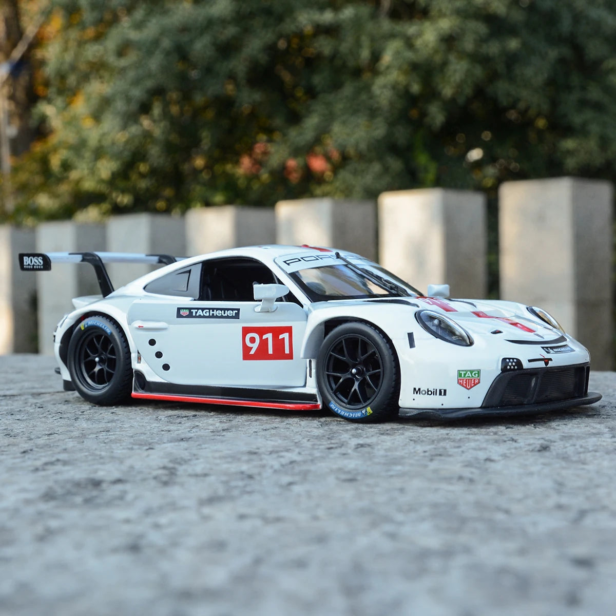 Porsche 911 RSR em Escala 1:24