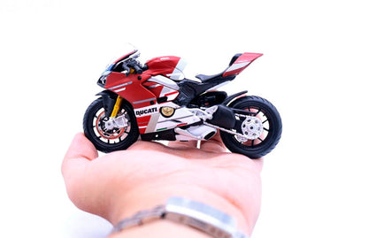 Moto Ducati Panigale V4S Corse em Escala 1:18