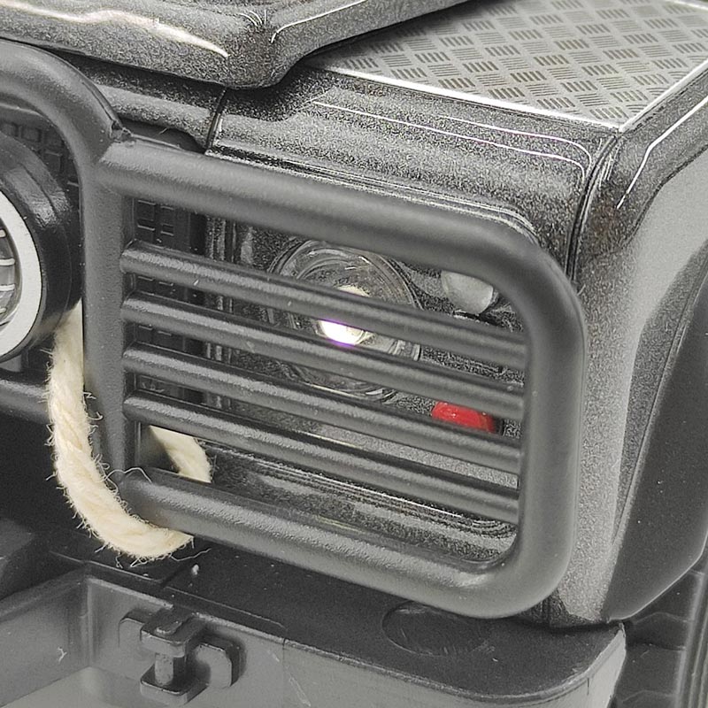 Land Rover Defender “Tomb Raider” 1:24
