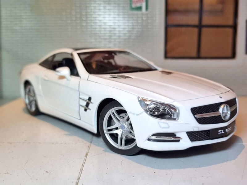 Mercedes SL500 2012 em Escala 1:24