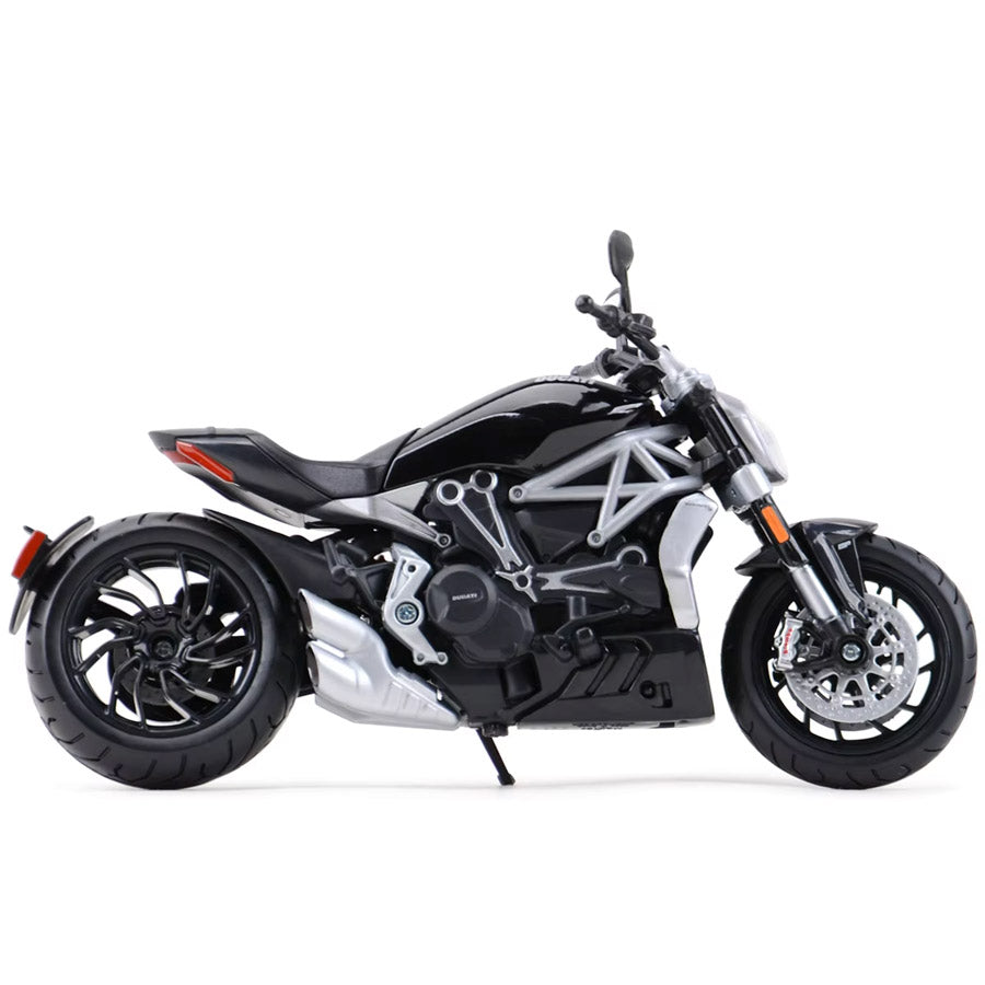 Ducati X Diavel em Escala 1:12