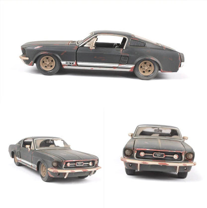 Ford Mustang GT 1967 Old Friends em Escala 1:24