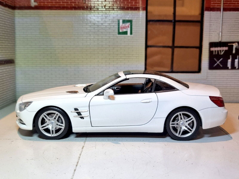 Mercedes SL500 2012 em Escala 1:24