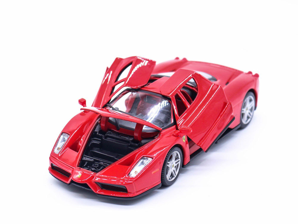 Ferrari Enzo em Escala 1:24