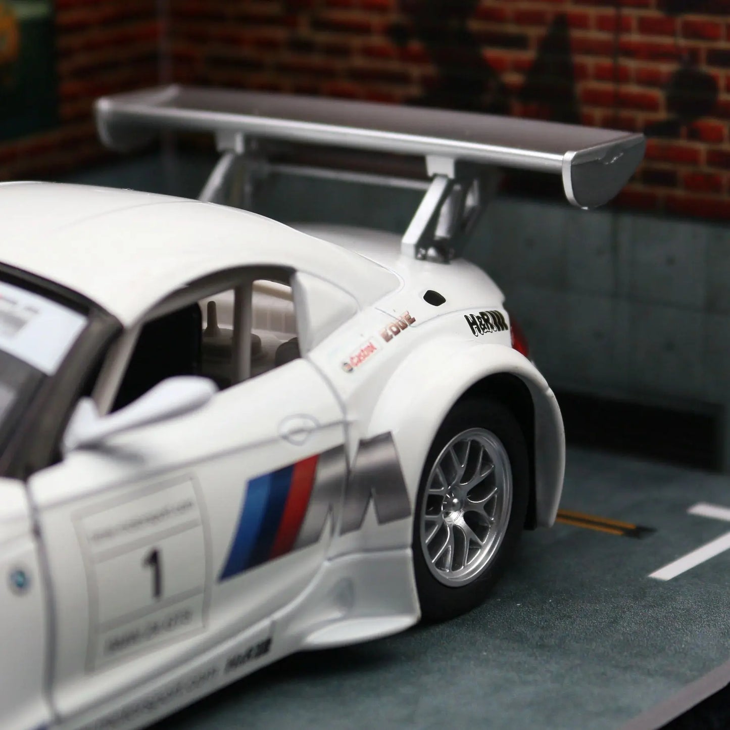 BMW Z4 GT3 em Escala 1:24