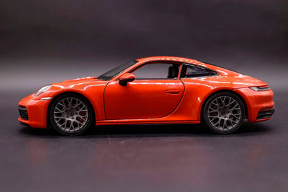 Porsche 911 Carrera 4S em Escala 1:24