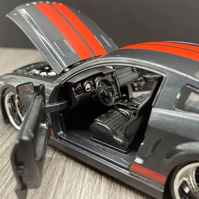 Ford Mustang Shelby GT500KR Custom em Escala 1:24