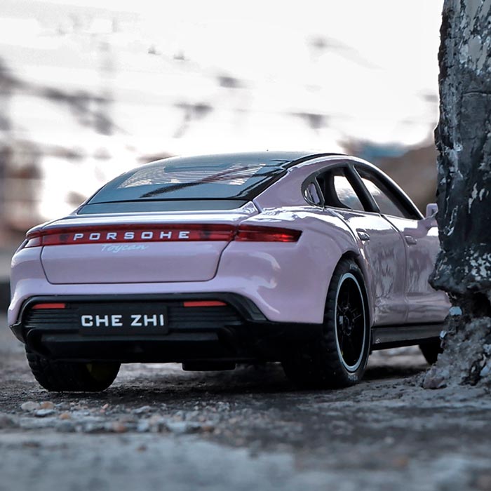 Miniatura de Porsche Taycan Coupé (Escala 1:32)