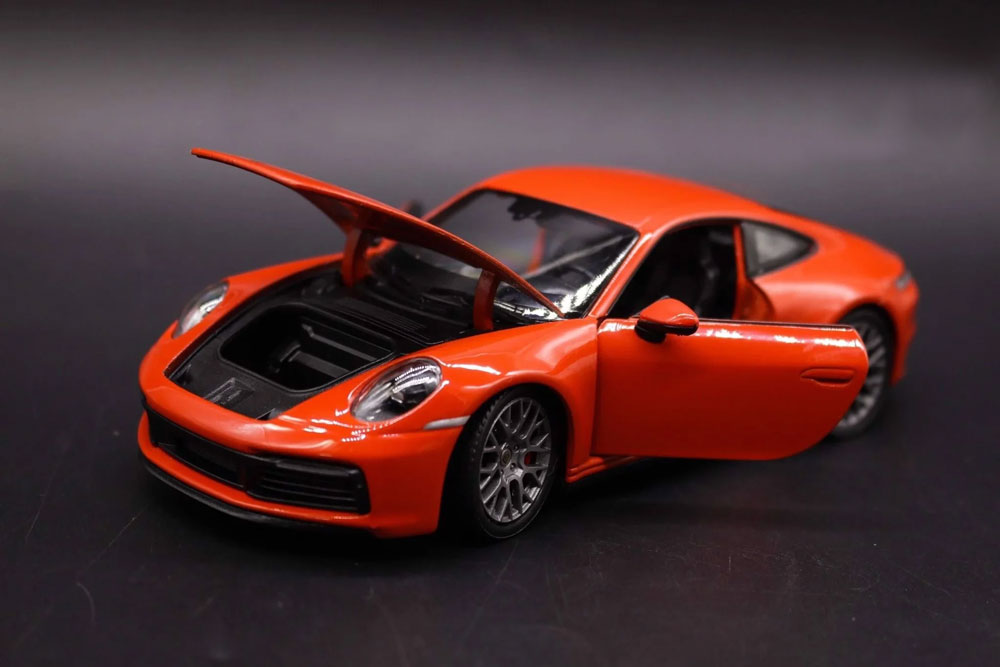 Porsche 911 Carrera 4S em Escala 1:24