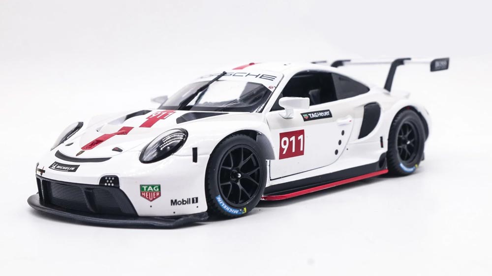 Porsche 911 RSR em Escala 1:24