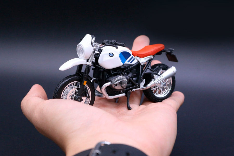 Moto BMW R nineT Urban G/S em Escala 1:24