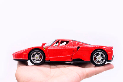 Ferrari Enzo em Escala 1:24