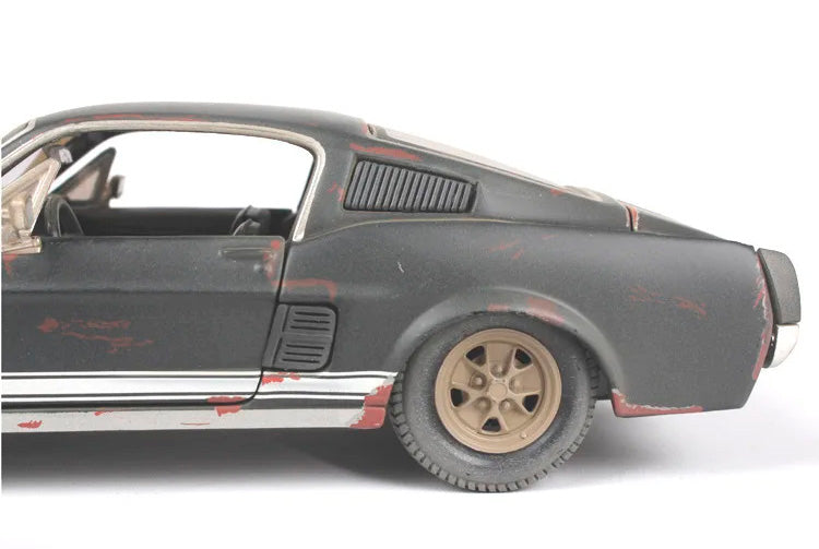 Ford Mustang GT 1967 Old Friends em Escala 1:24