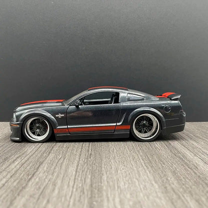 Ford Mustang Shelby GT500KR Custom em Escala 1:24