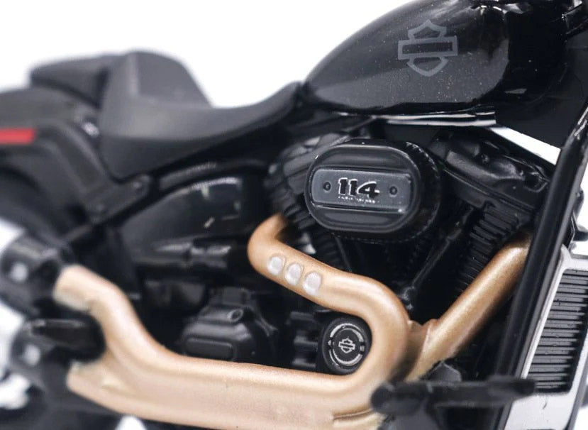 Harley-Davidson Fat Bob 114 em Escala 1:18