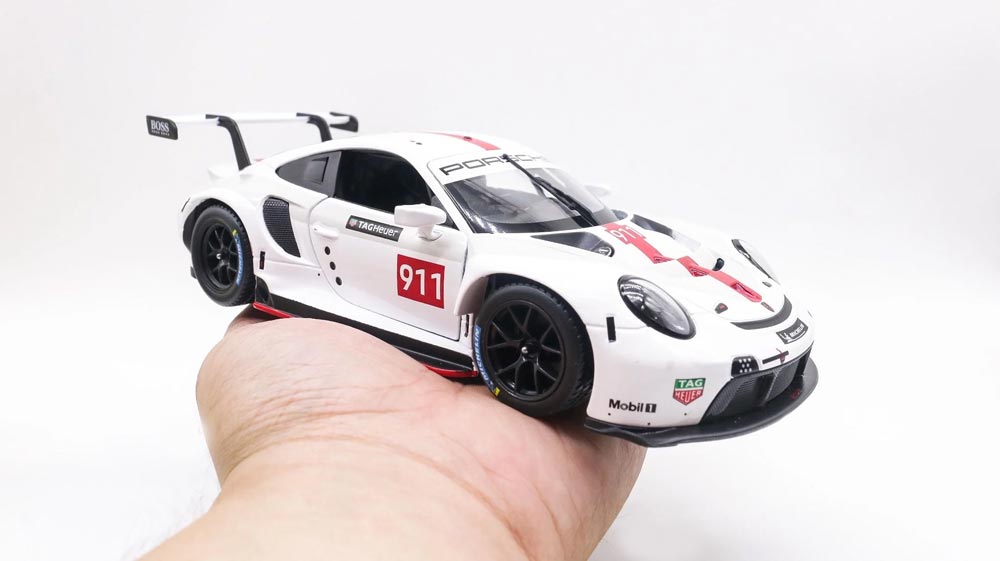 Porsche 911 RSR em Escala 1:24