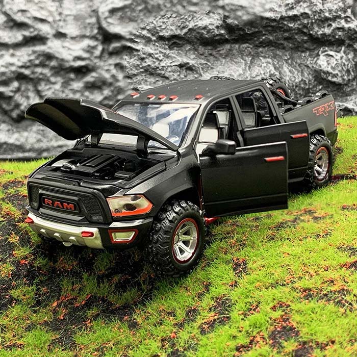 Dodge RAM em Escala 1:32