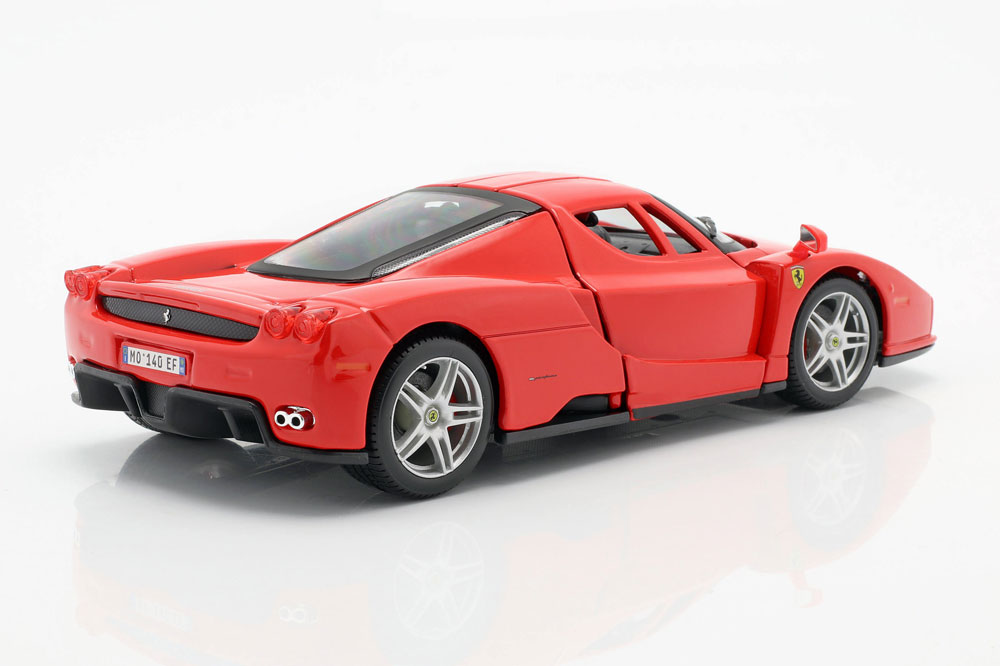 Ferrari Enzo em Escala 1:24